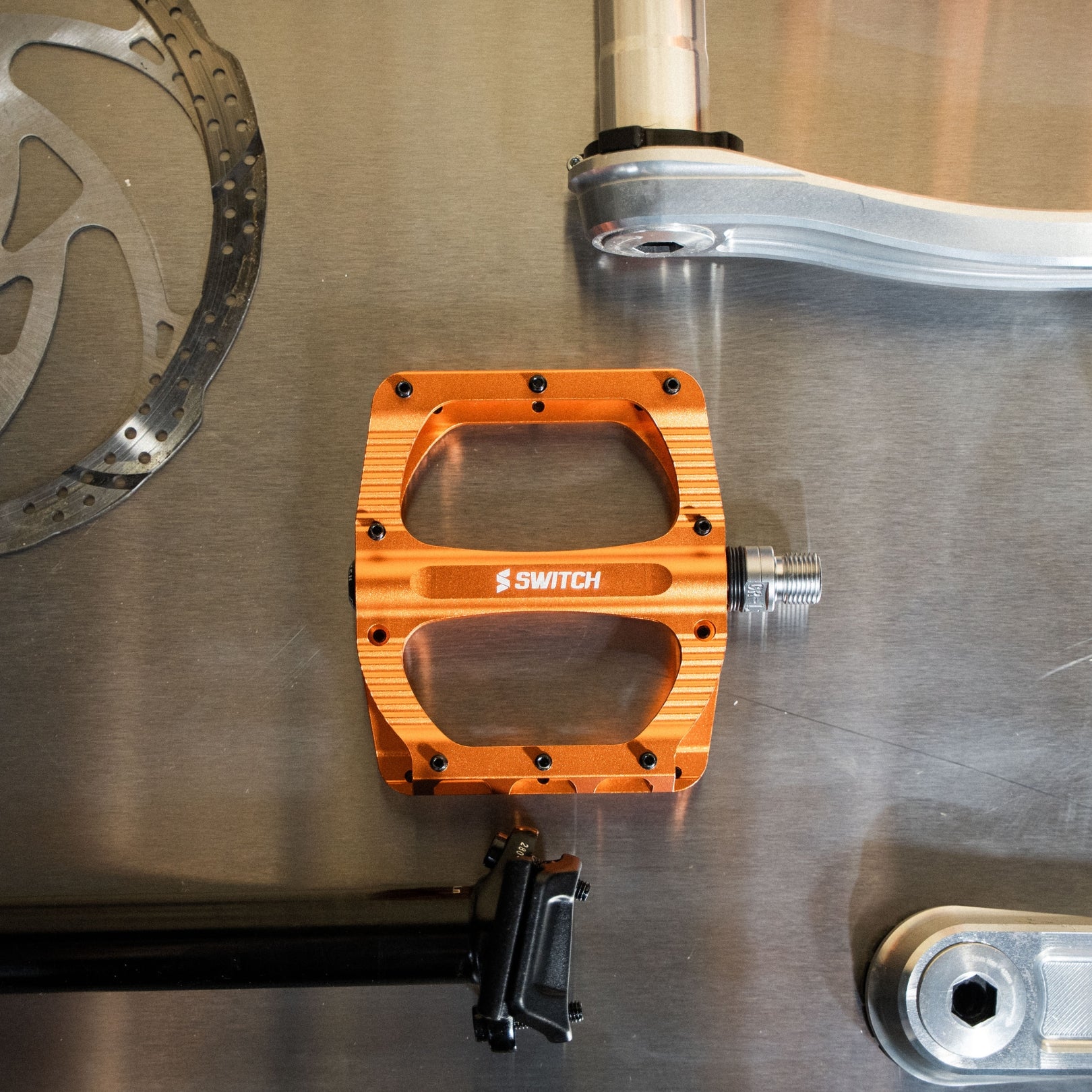 Switch Pedale vtt plateforme descente bmx xl freeride alu cnc violet filet 9-16 av picots) 110x100mm | 66.42 € - Culture Vélo Switch Pedale vtt plateforme descente bmx xl freeride alu cnc violet filet 9-16 av picots) 110x100mm | 66.42 € - Culture Vélo